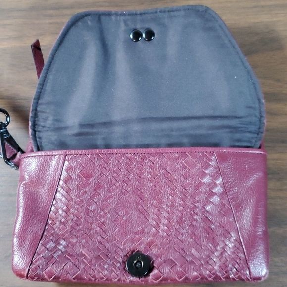 Elliot Lucca Burgundy Wine Colored Woven Leather Wristlet Bag Wallet - Picture 3 of 10